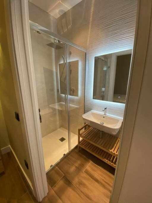Luxury Downtown Apartment *